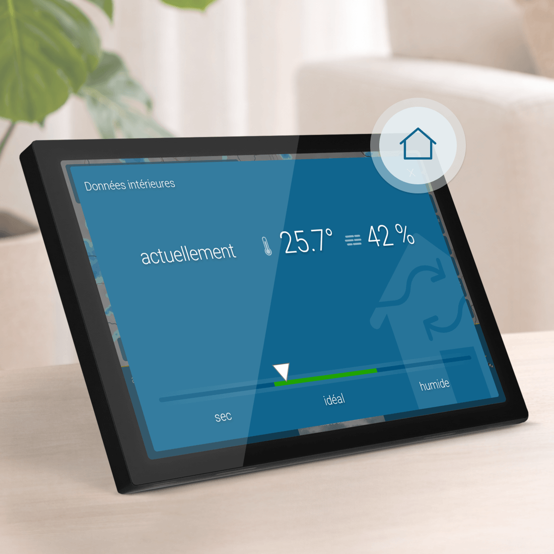 Le modèle « météo & radar home 4 » noir affiche les conditions climatiques ambiantes, avec la température et l'humidité